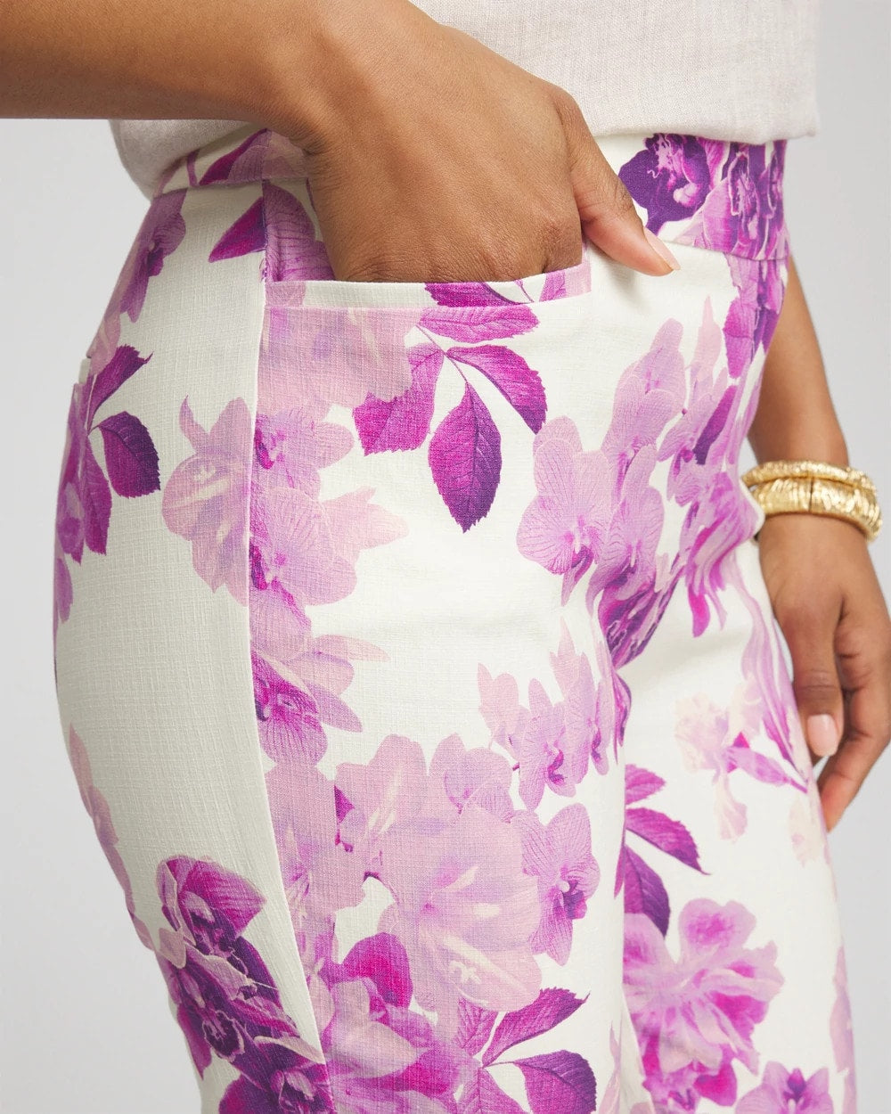 Chico's Clothing Brigitte™ Floral Pull-On Slim Cropped Pants