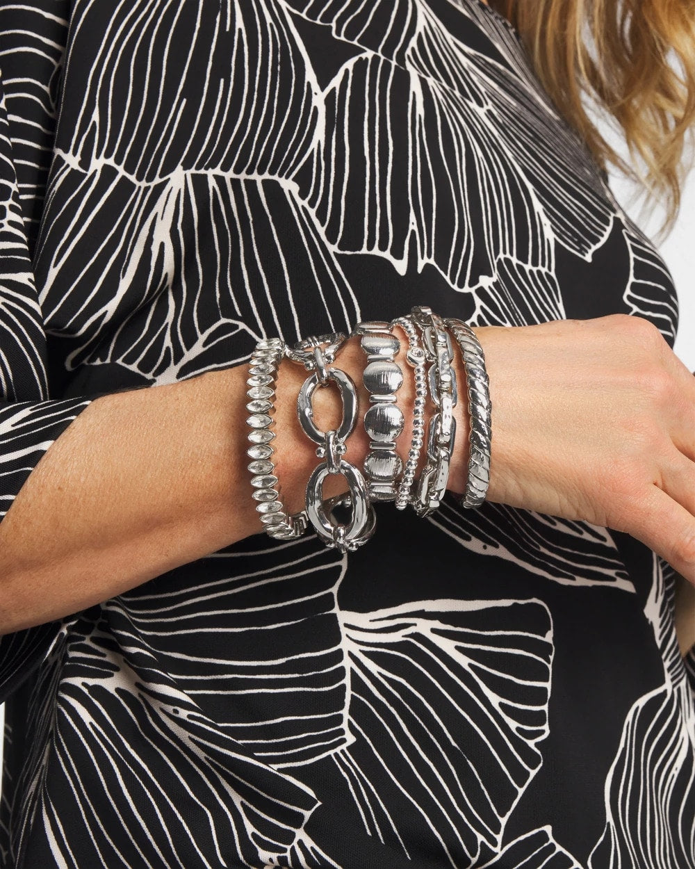 Chico's Jewelry Silver Textured Circle Stretch Bracelet